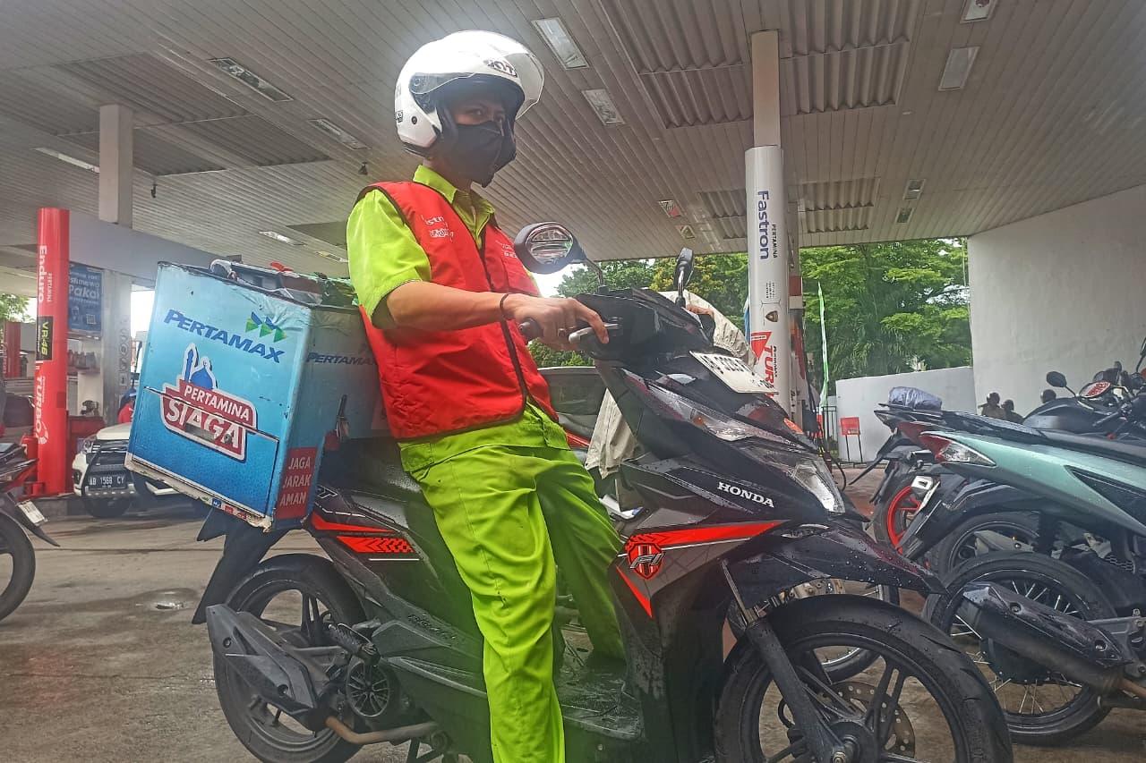 Kehabisan-BBM-di-Jalan-Tak-Lagi-Bikin-Khawatir-Pertamina-Delivery-Service-Datang-dalam-15-Menit.jpg