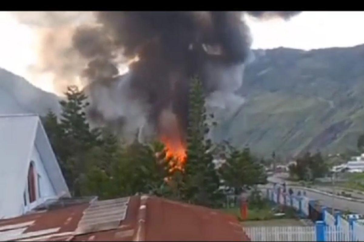 Kembali Pecah, Pendukung Paslon Bupati dan Wakil Bupati Puncak Jaya Terlibat Bentrokan, 1 Tewas