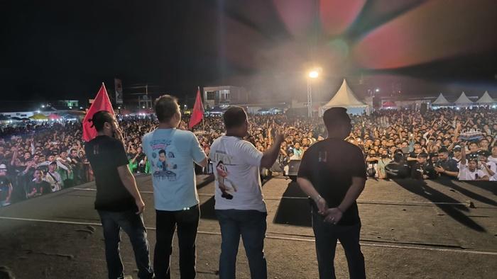 Kemeriahan-event-Seduluran-Saklawase-di-Lapangan-Jambidan.jpg