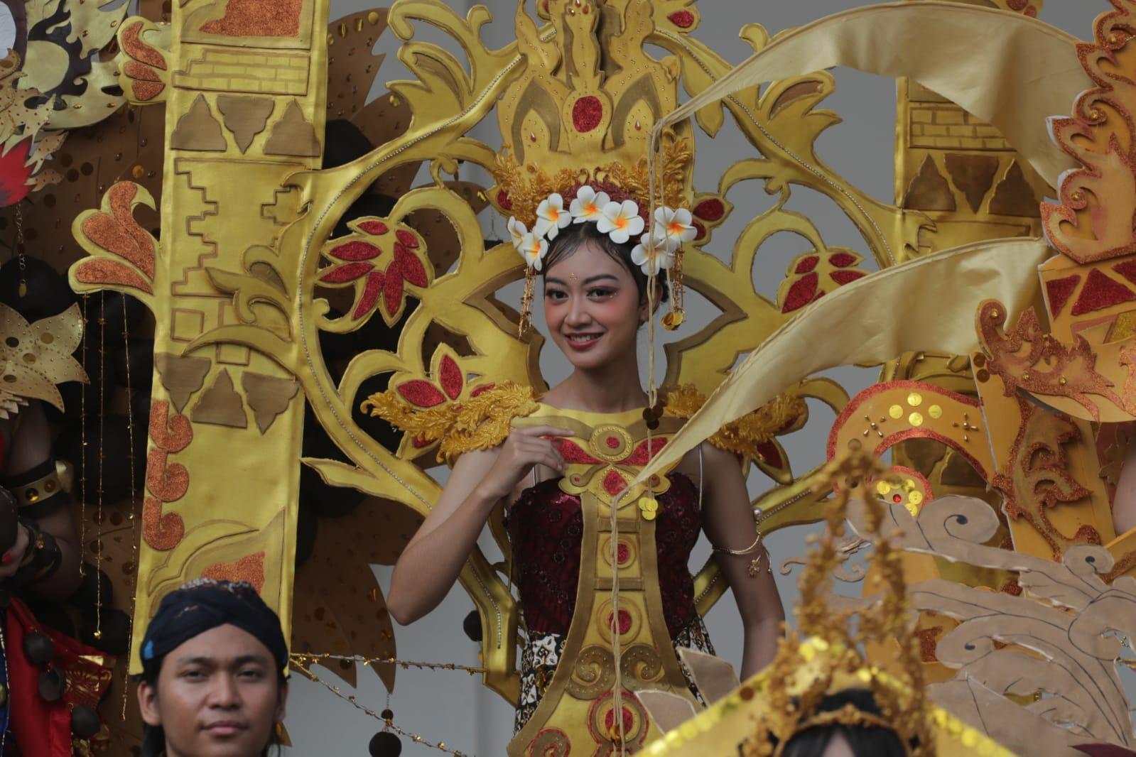 Kirab-Budaya-Tresno-Pancasila-2026-oleh-Komisi-A-DPRD-DIY-berlangsung-meriah-di-Malioboro.jpg
