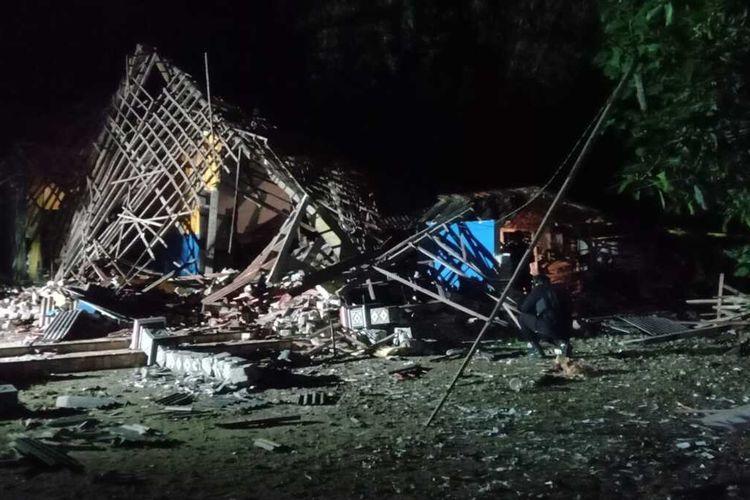 Kronologi-Ledakan-Petasan-di-Bangkalan-1-Orang-Tewas-2-Kritis-Rumahnya-Sampai-Ambruk.jpg