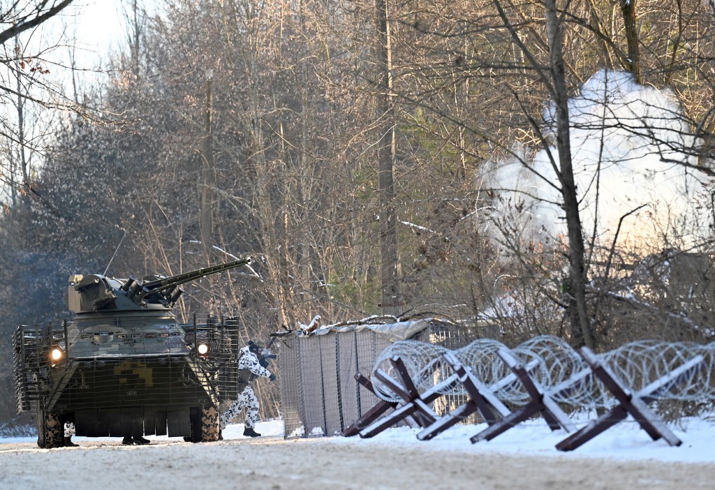 Latihan-taktis-dan-bersama-Garda-Nasional-Ukraina-di-kota-hantu-Pripyat-dekat-Chernobyl-Ukraina.jpg