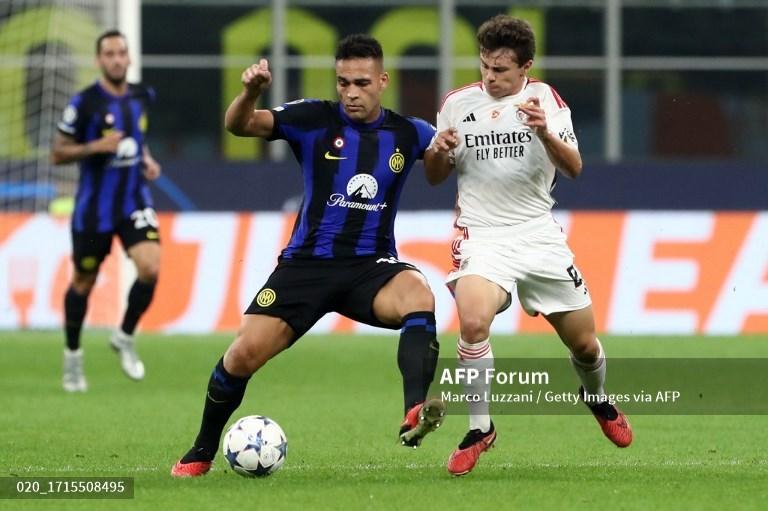 Lautaro-Martínez-vs-Joao-Neves-di-Liga-Champions-antara-Inter-Milan-vs-Benfica.jpg