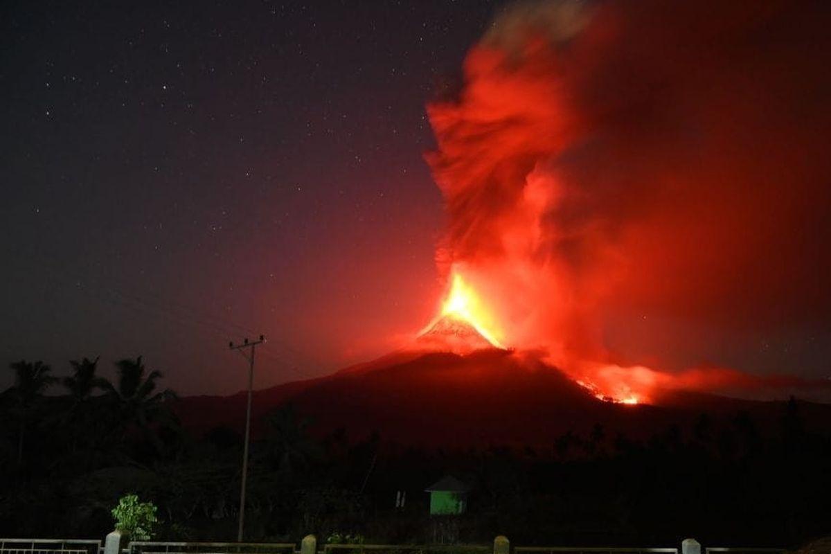 Lava-Pijar-Gunung-Lewotobi-Laki-laki-Meluncur-Sejauh-3-8-Kilometer.jpg