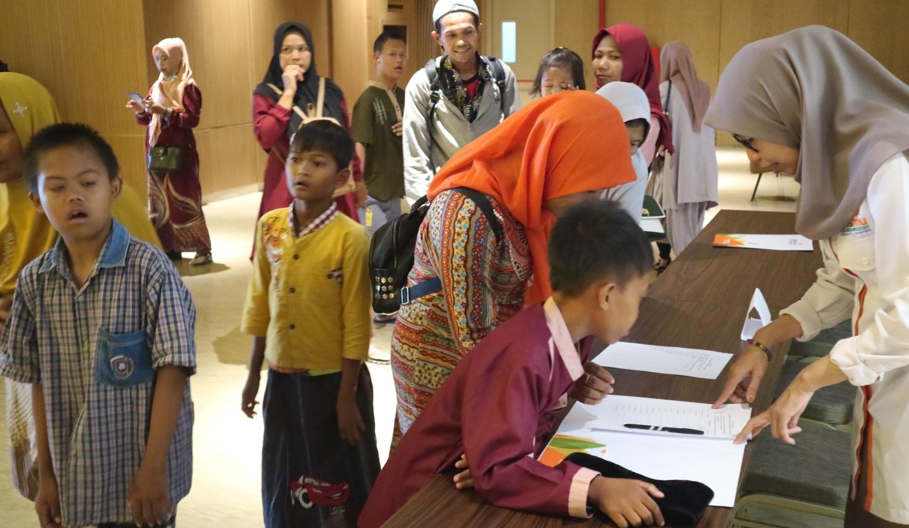 Lazismu-PKU-Muhammadiyah-Yogyakarta-dan-Gamping-Buka-Puasa-bersama-Anak-anak-Disabilitas.jpg