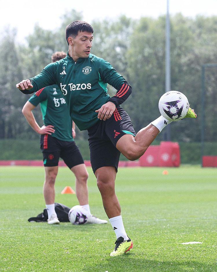 Lisandro-martinez-kembali-latihan-bersama-MU.jpg
