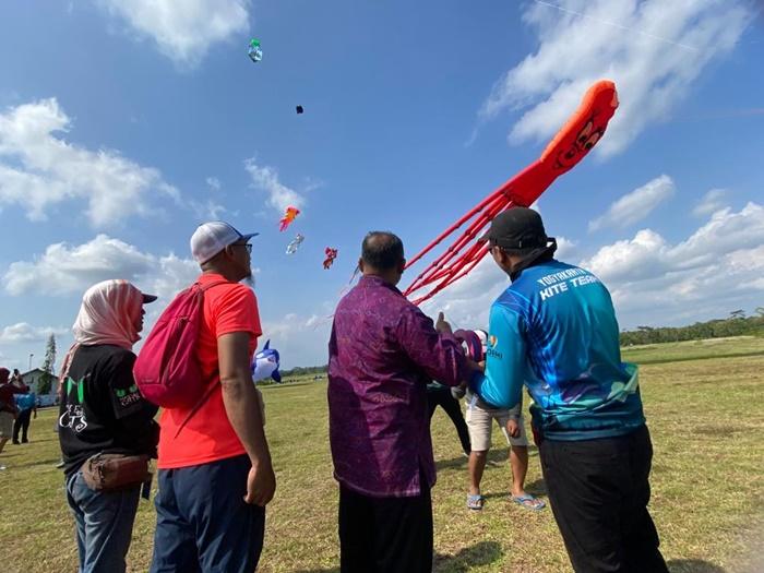 Lomba-kolaborasi-layangan-kreasi-tradisional-dan-aduan.jpg