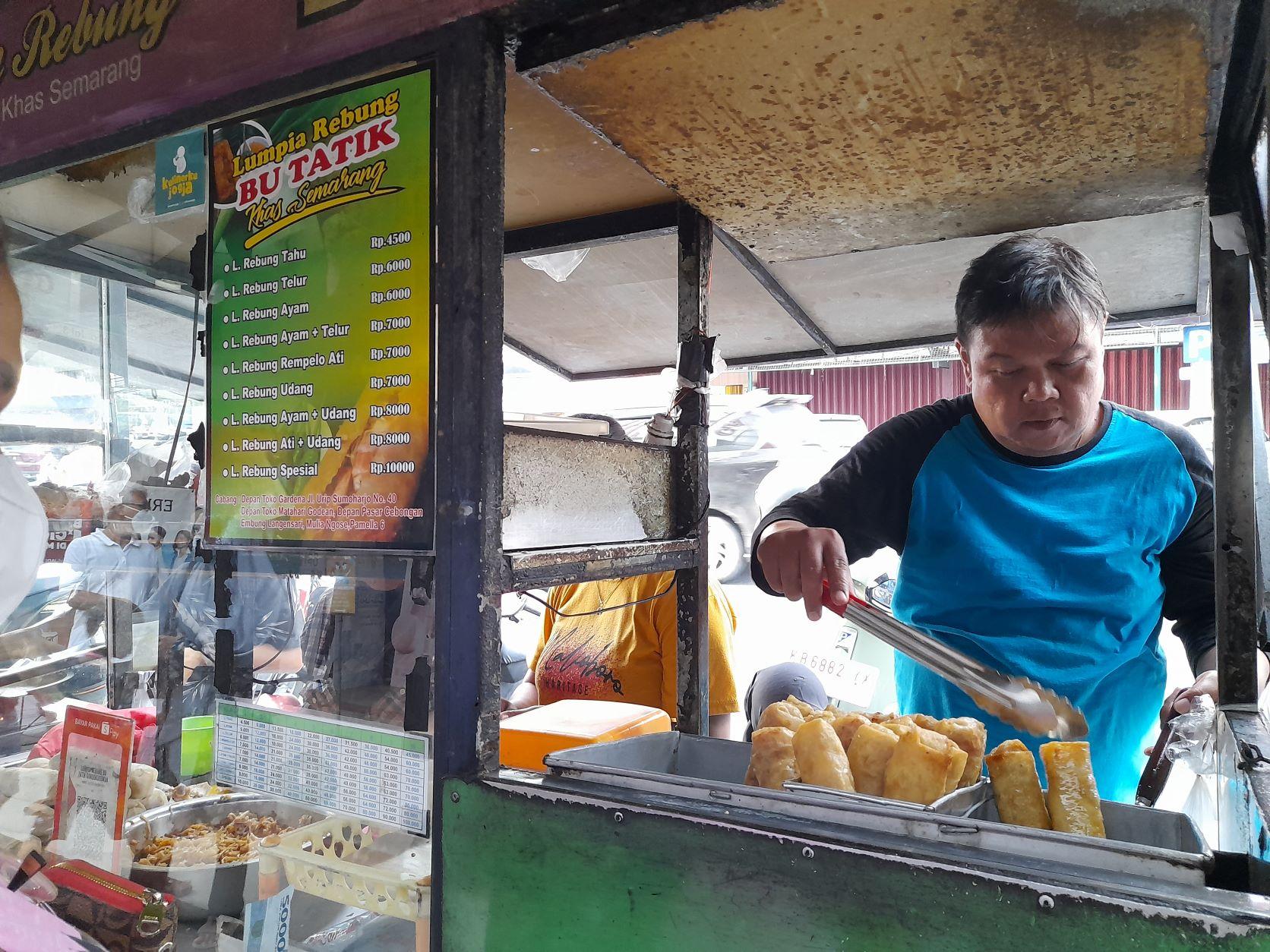 Lumpia-Rebung-Khas-Semarang-Bu-Tatik-cabang-Jalan-Urip.jpg