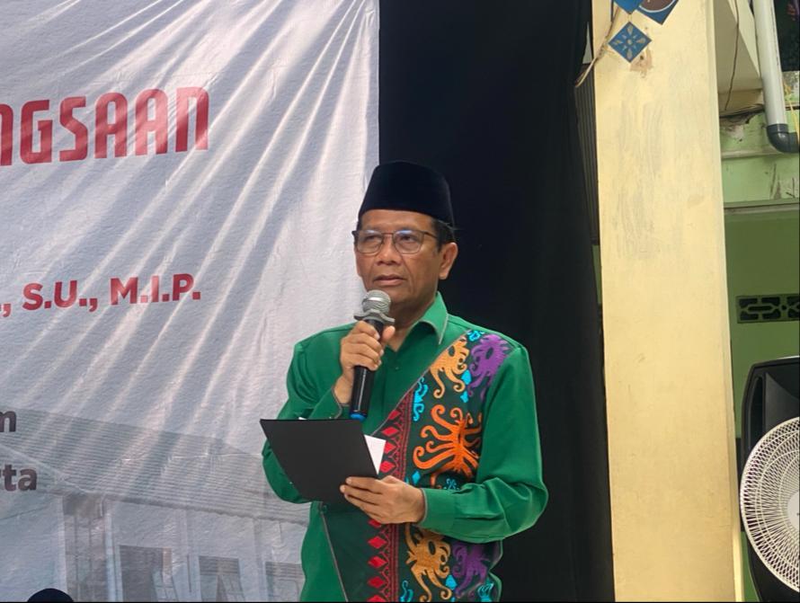Mahfud-MD-Kunjungi-Ponpes-Annur-Bantul-Ngaku-Bahas-Fiqih-Politik-Bukan-Kampanye.jpg