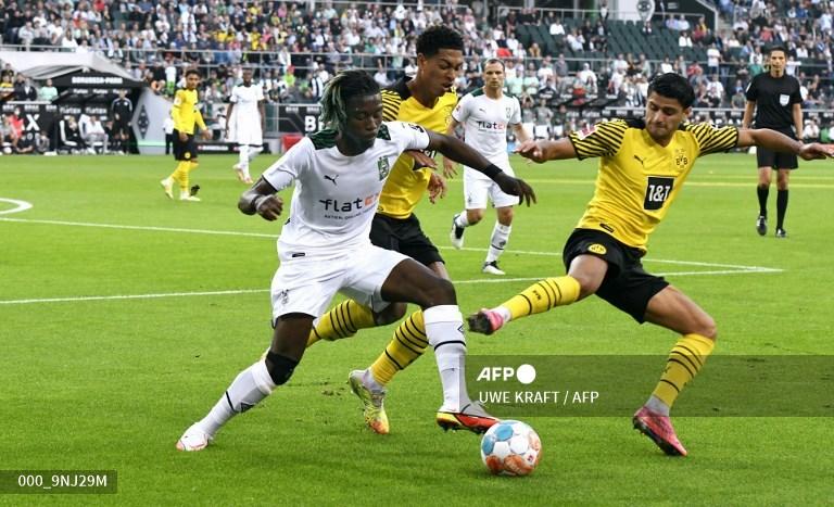 Manu-Kone-vs-Jude-Bellingham-di-Bundesliga-Borussia-Moenchengladbach-v-Borussia-Dortmund.jpg