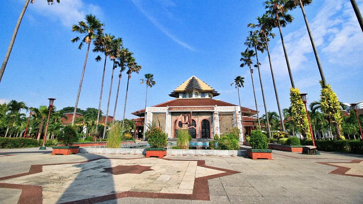 Masjid-UGM-Masjid-Kampus-UGM.jpg