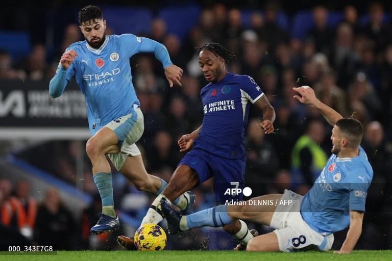 Mateo-Kovacic-vs-Raheem-Sterling-di-Liga-Inggris-antara-Chelsea-vs-Manchester-City-12-November-2023.jpg