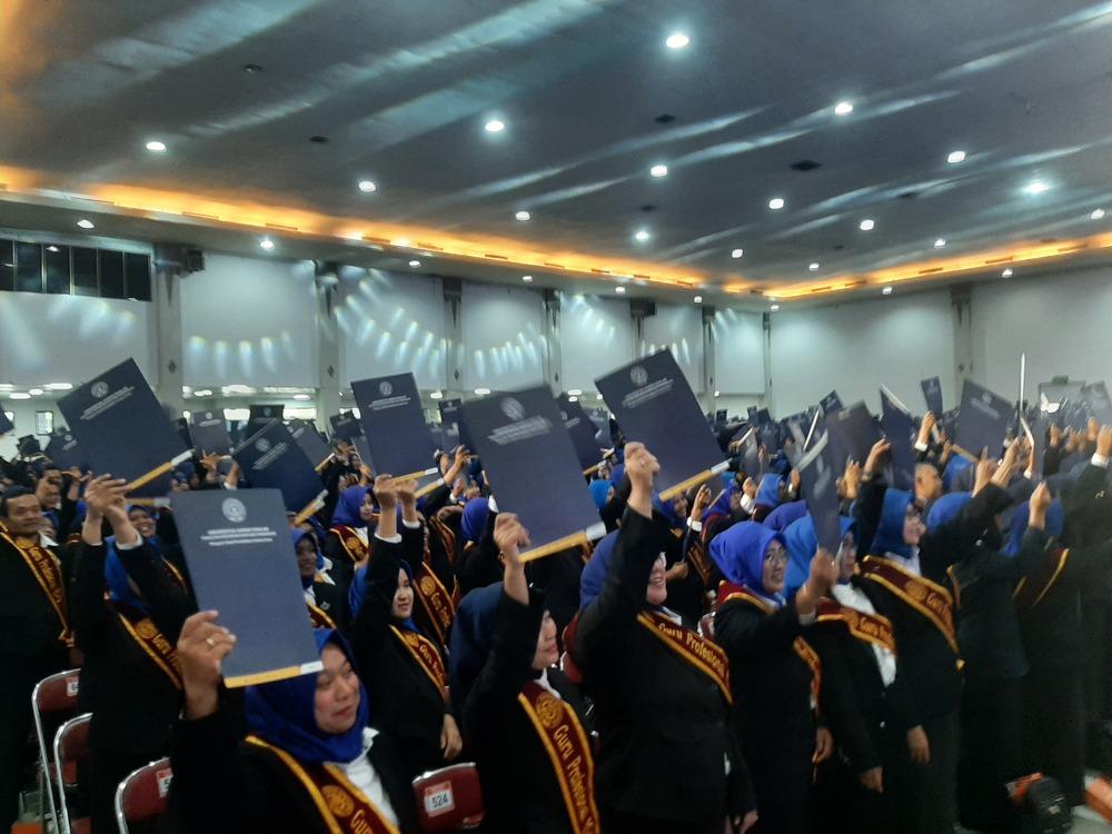 Mendikdasmen-RI-Lepas-Ribuan-Lulusan-PPG-UAD.jpg
