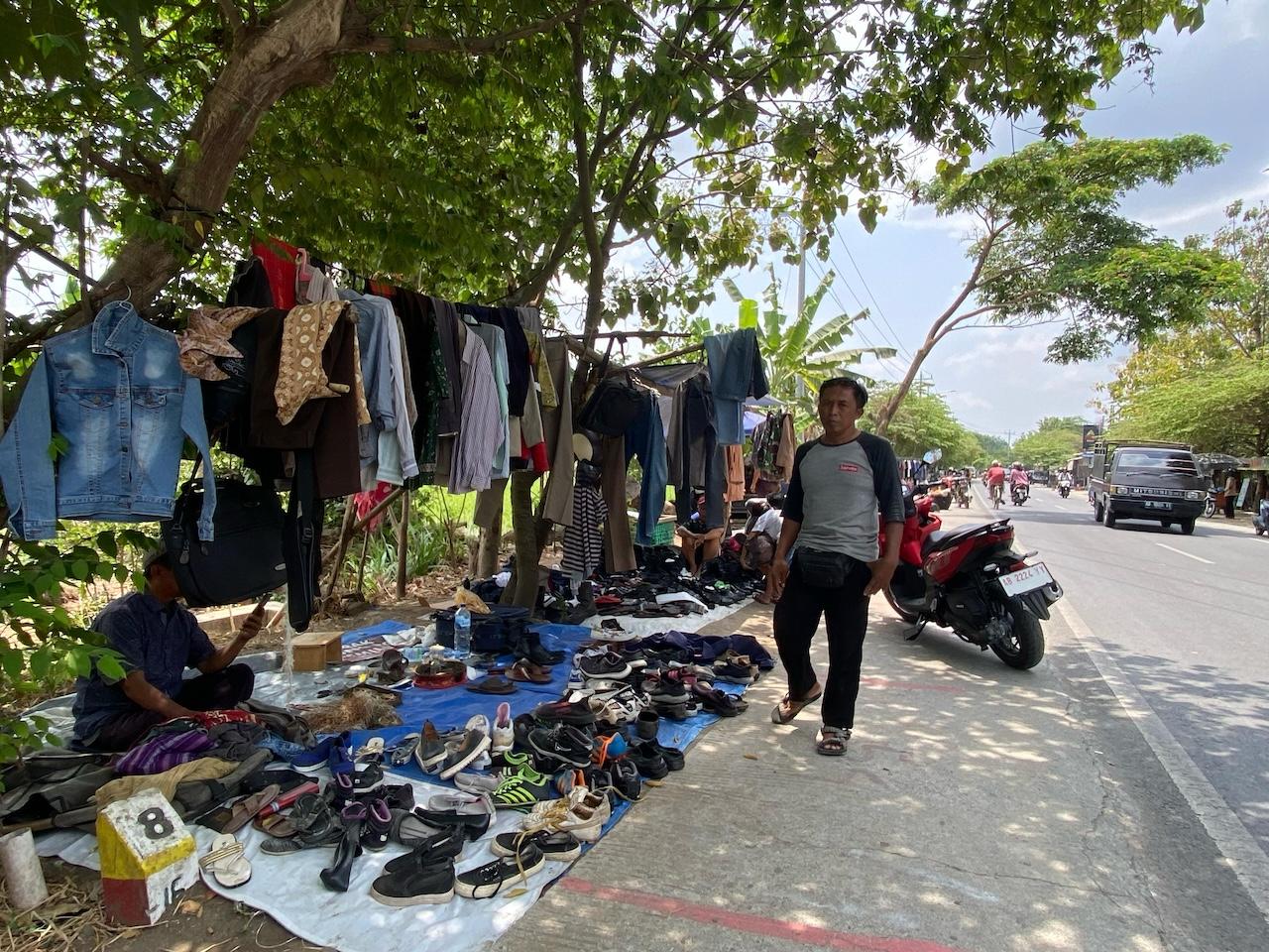 Menelusuri-Pasar-Klithikan-di-Imogiri-Banyak-Barang-Antik-dan-Barang-Bekas-yang-Dijual.jpg
