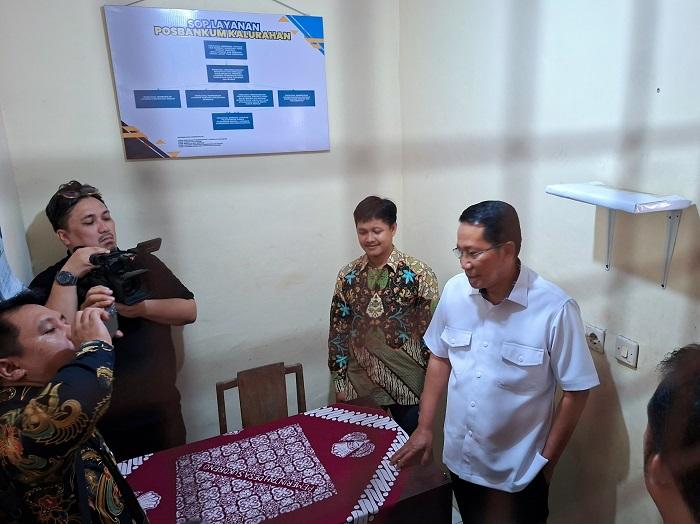 Menteri-Hukum-Resmikan-Posbankum-di-Sukoreno-Kulon-Progo-Lurah-Jadi-Juru-Damai-Desa.jpg