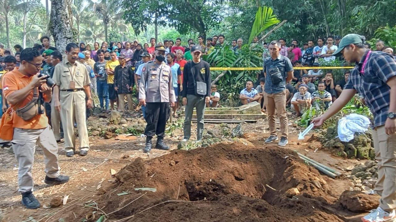 Misteri-Makam-Mahasiswa-di-Purbalingga-Jateng-Terbongkar-Warga-Duga-Jenazah-Mau-Dicuri.jpg