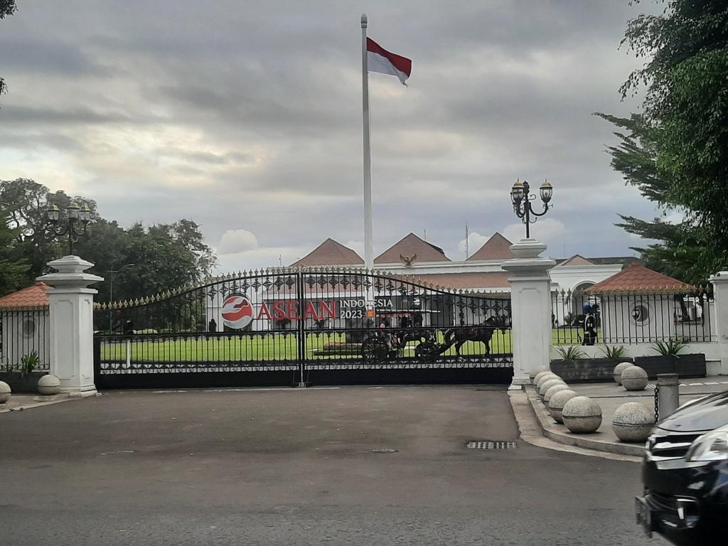Momen-Cucu-Presiden-Jokowi-Naik-Andong-Berkeliling-Istana-Gedung-Agung.jpg