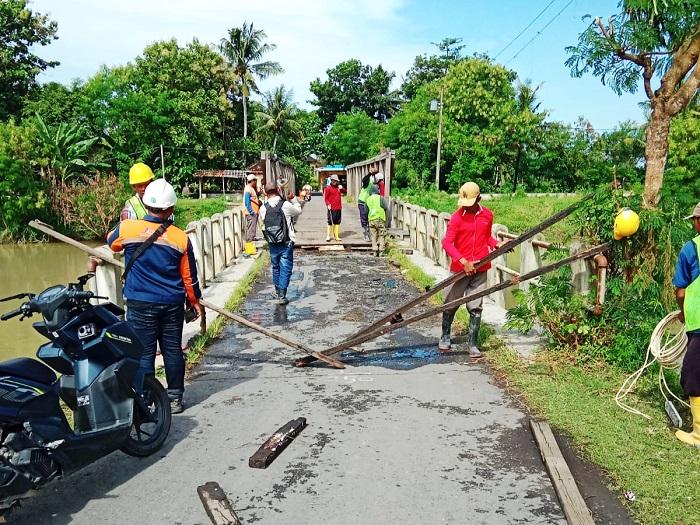 Mulai-Diperbaiki-Akses-Jembatan-Linggan-di-Galur-Kulon-Progo-Ditutup-Sementara.jpg