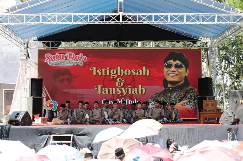 Nama Ganjar Pranowo Menggema di Puncak Gunung Tidar Magelang, Ternyata Ini Penyebabnya