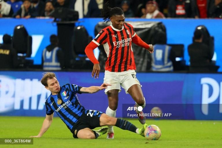 Nicolo-Barella-vs-Rafael-Leao-di-final-Piala-Super-Italia-antara-Inter-Milan-vs-AC-Milan.jpg