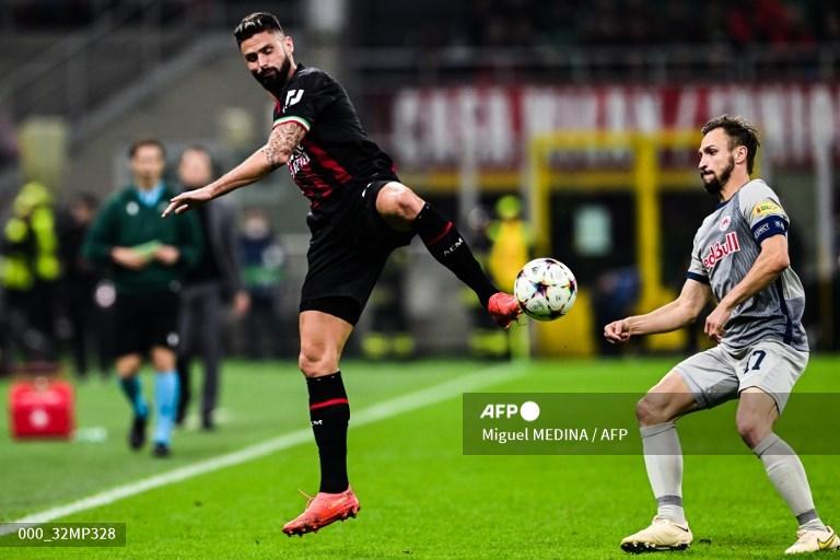 Olivier-Giroud-vs-Andreas-Ulmer-di-Liga-Champions-antara-AC-Milan-vs-RB-Salzburg.jpg