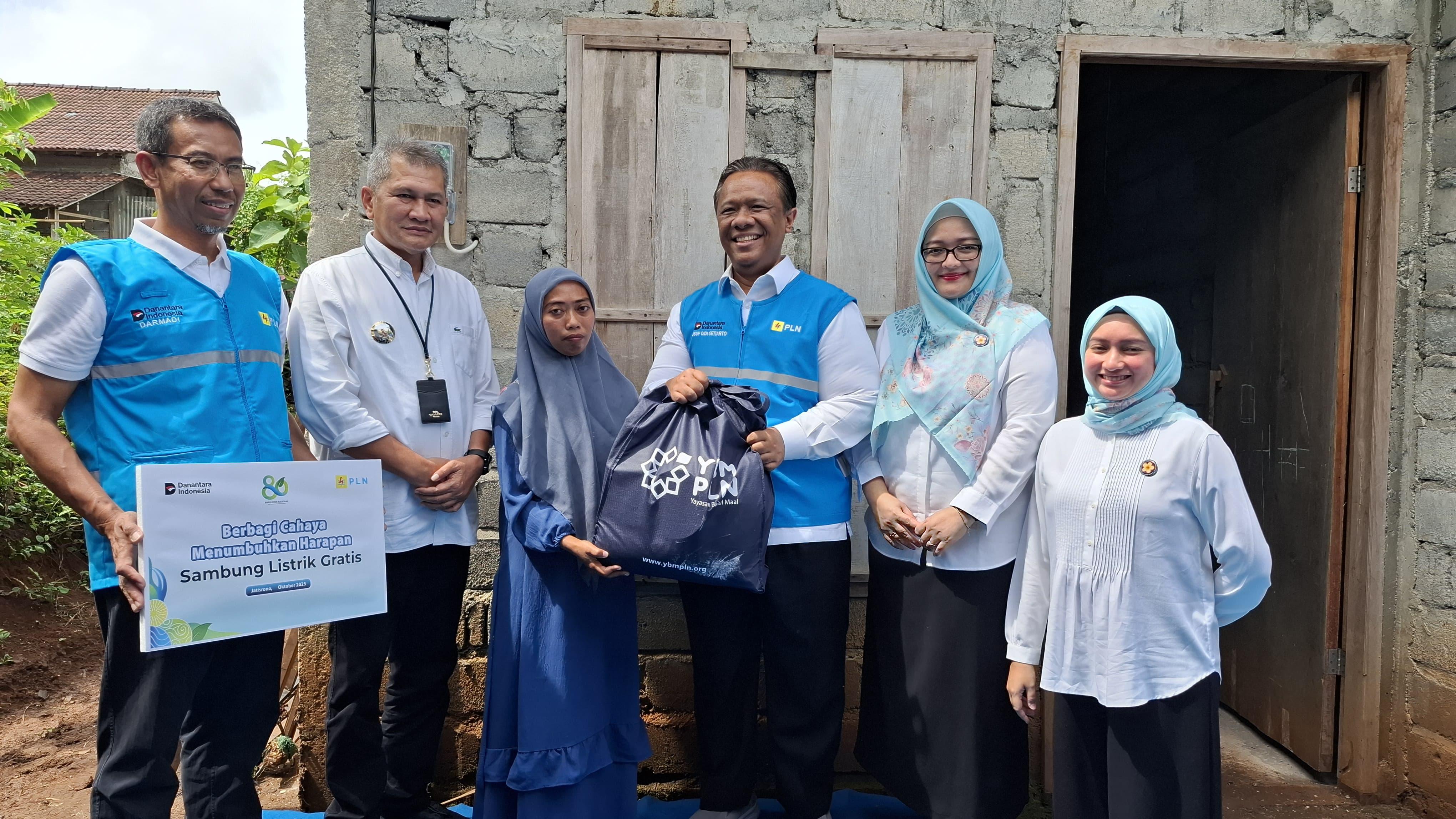 PLN-Sambut-Hari-Listrik-Nasional-dan-Hari-Sumpah-Pemuda-dengan-Berbagi-Cahaya-Menumbuhkan-Harapan.jpg