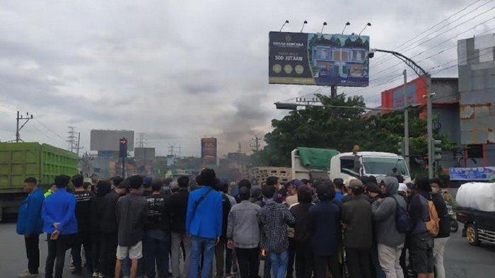 PMII-UIN-Walisongo-Blokade-Jalur-Pantura-Semarang-Tuntut-Polisi-Hengkang-dari-Wadas.jpg