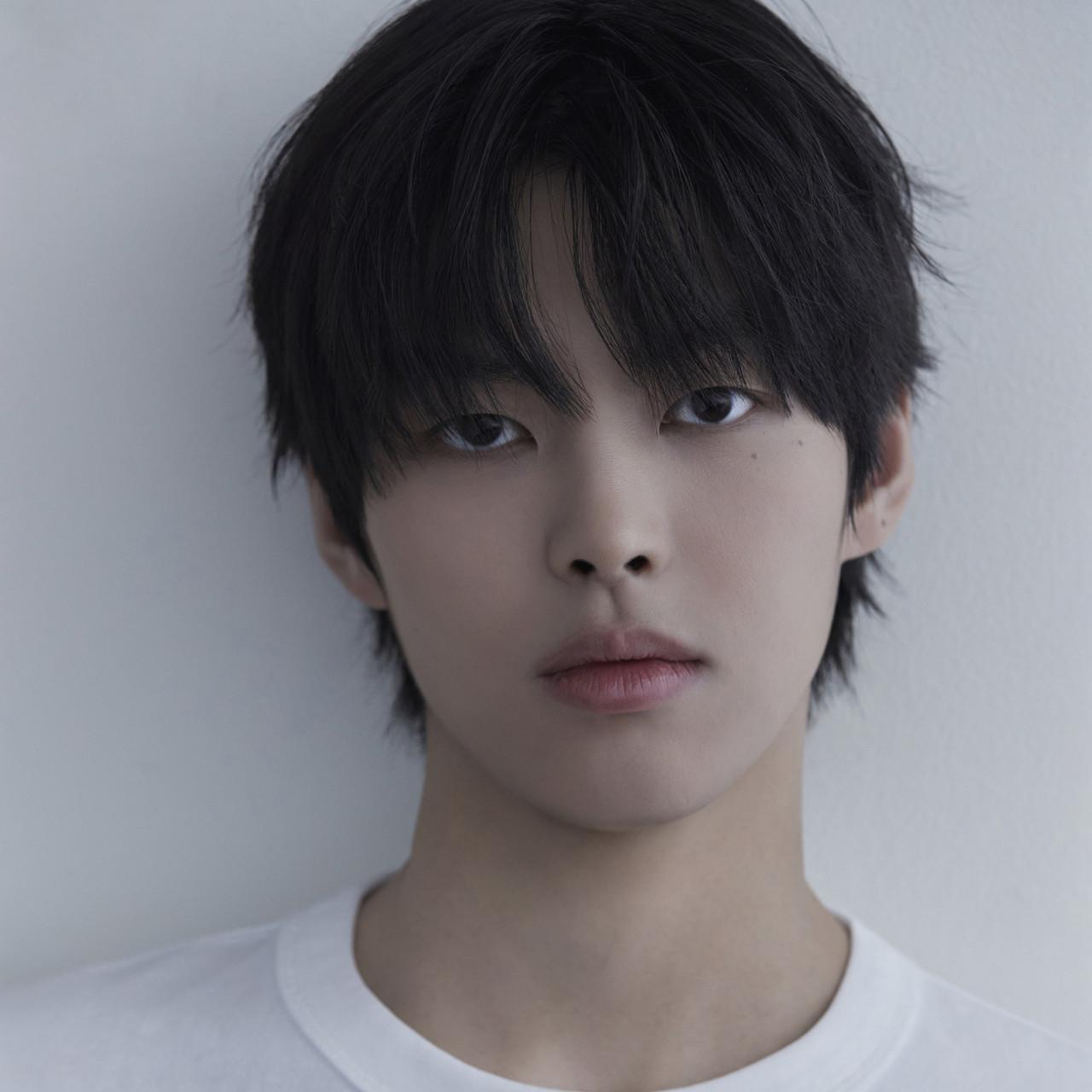 Intip Keseruan di Balik Layar Drama Pro Bono Melalui Vlog Park Yoon-ho