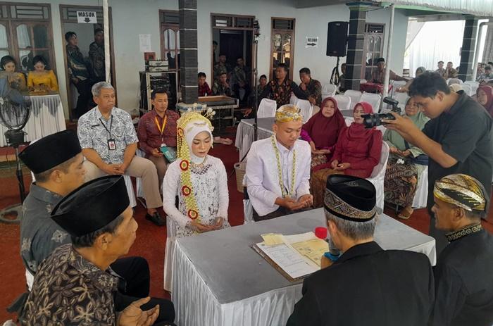 Pasangan-pengantin-di-Gunungkidul-912025.jpg