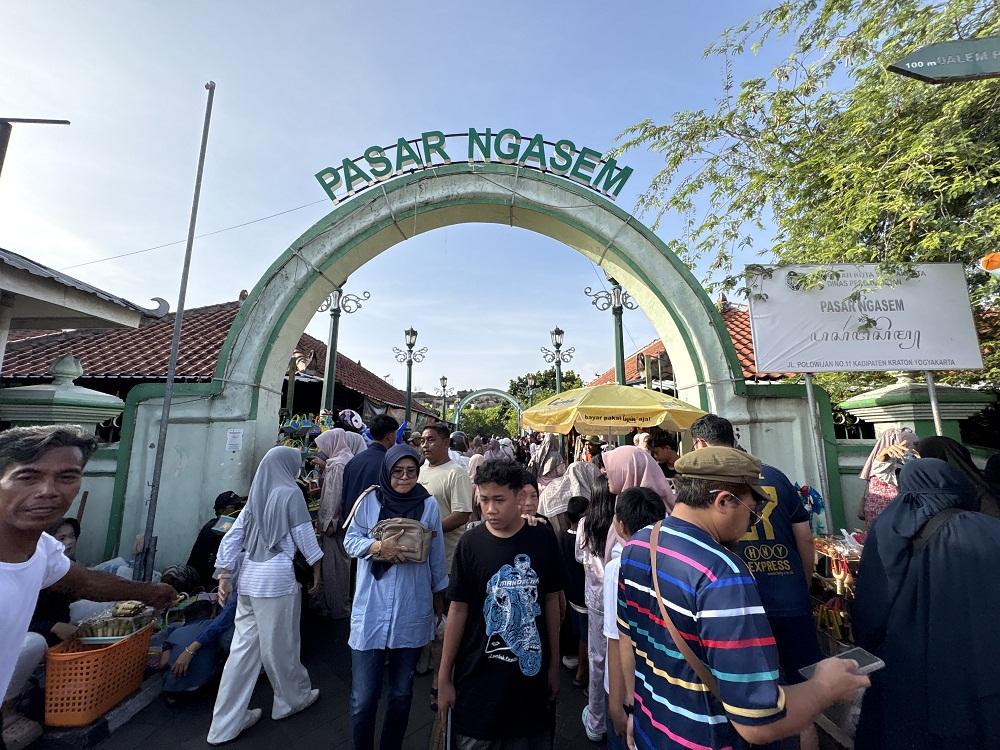 Pasar-Ngasem-Jadi-Magnet-Wisata-Kuliner-Saat-Libur-Natal-dan-Tahun-Baru.jpg