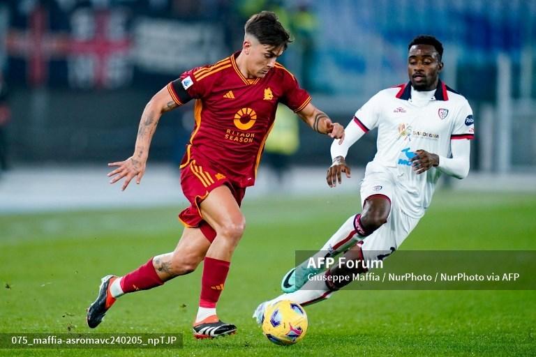 Paulo-Dybala-vs-Antoine-Makoumbou-di-Liga-Italia-Serie-A-Roma-vs-Cagliari.jpg