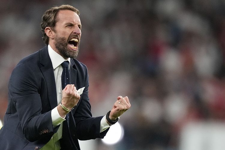 Pelatih-Inggris-Gareth-Southgate-merayakan-kemenangan-di-semifinal-Euro-2020-Inggris-vs-Denmark.jpg