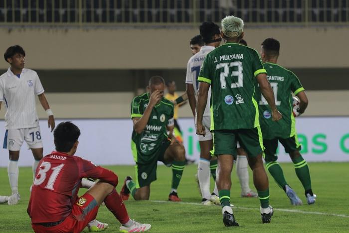 Pelatih-PSS-Sleman-Ansyari-Lubis-saat-memimpin-Laskar-Sembada.jpg