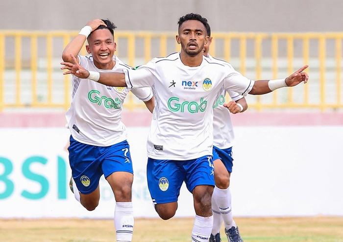 Pemain-PSIM-Yogyakarta-Ari-Maring-selebrasi-cetak-gol.jpg