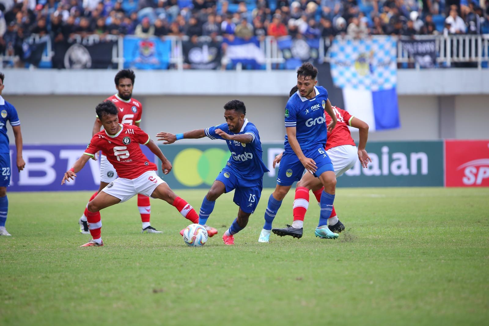 Pemain-depan-PSIM-Yogyakarta-Ariyanto-Maring-berusaha.jpg
