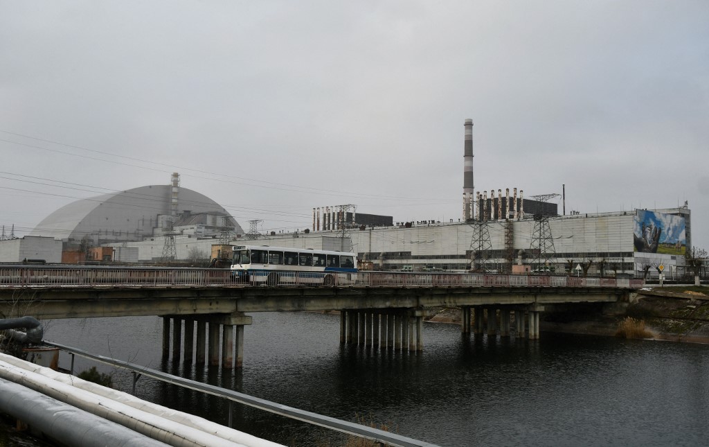 Pembangkit-listrik-tenaga-nuklir-Chernobyl-dan-pelindung-di-atas-bekas-reaktor-nuklir-di-Ukraina.jpg