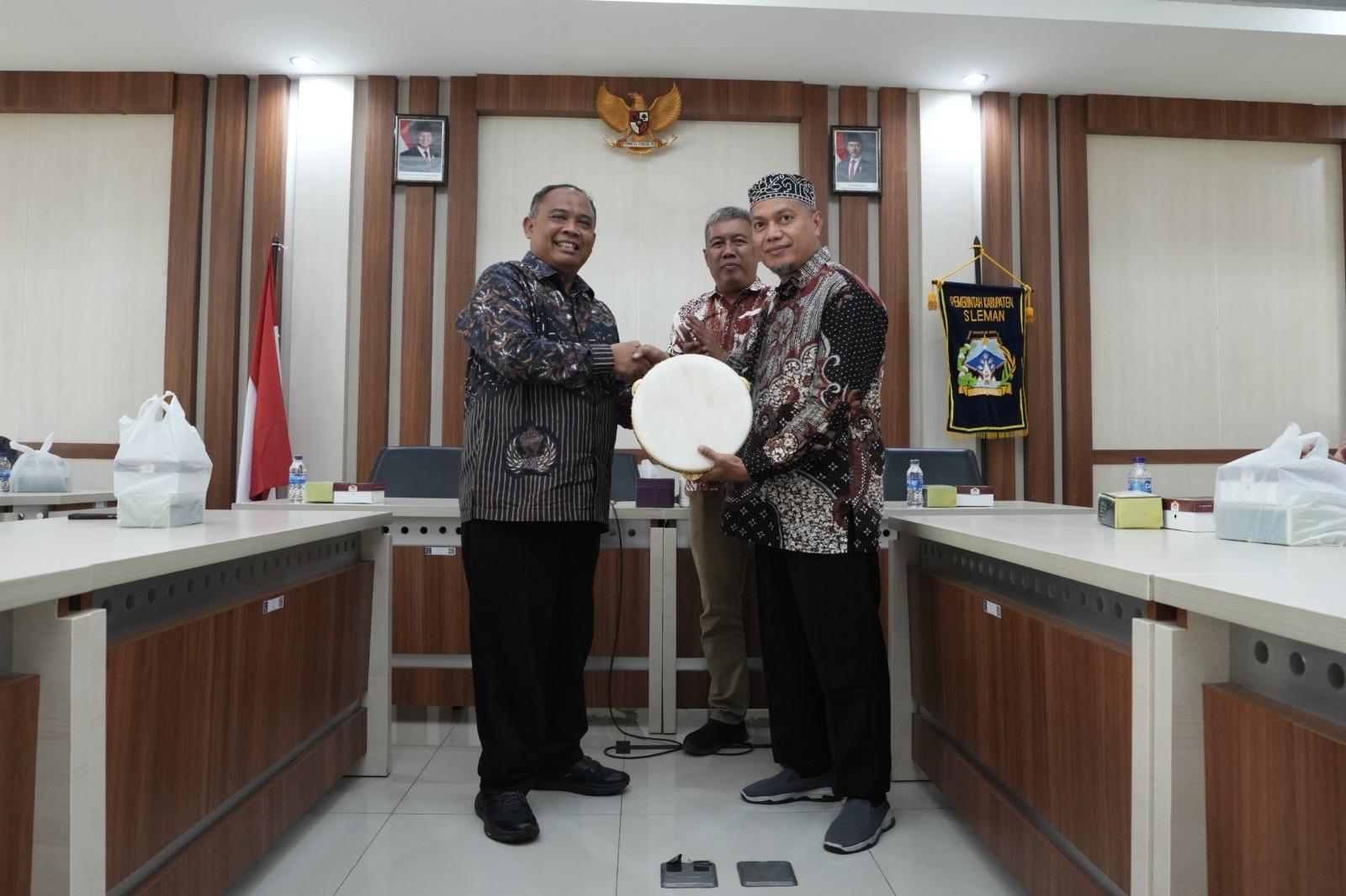 Pemkab Sleman Serahkan Hibah Alat Musik Senilai Rp390 Juta untuk Kelompok Seni - Tribunjogja.com