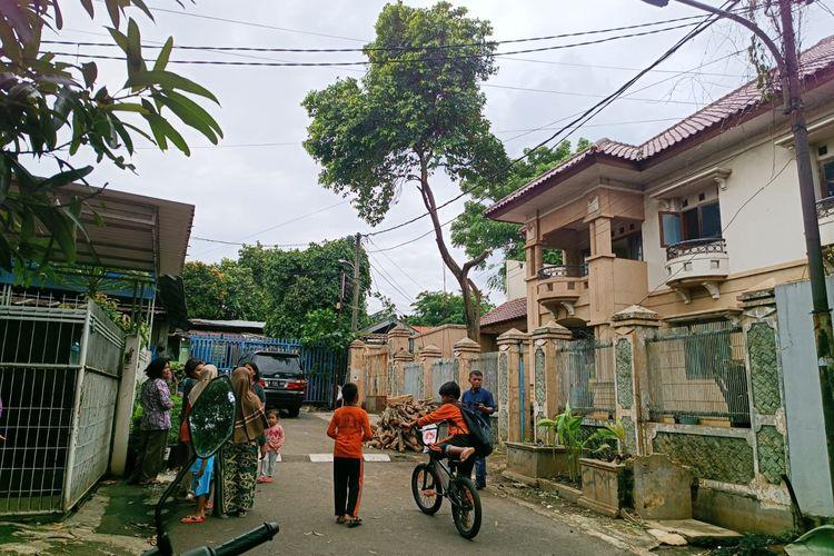 Penampakan-rumah-mewah-dan-megah-Ibu-Eny-di-Jatinegara.jpg
