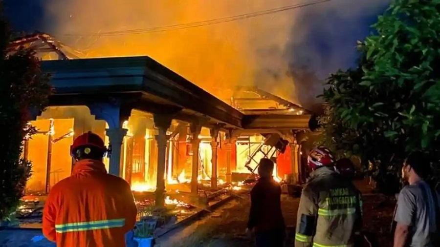 Penghianatan-Berujung-Pembakaran-Pria-di-Tulungagung-Bakar-Rumah-Kekasihnya-Karena-Diselingkuhi.jpg