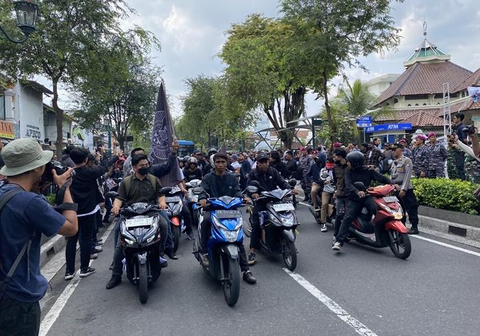 Pengunjuk Rasa di DPRD DIY Akhirnya Pulang Setelah Dua Jam Berorasi