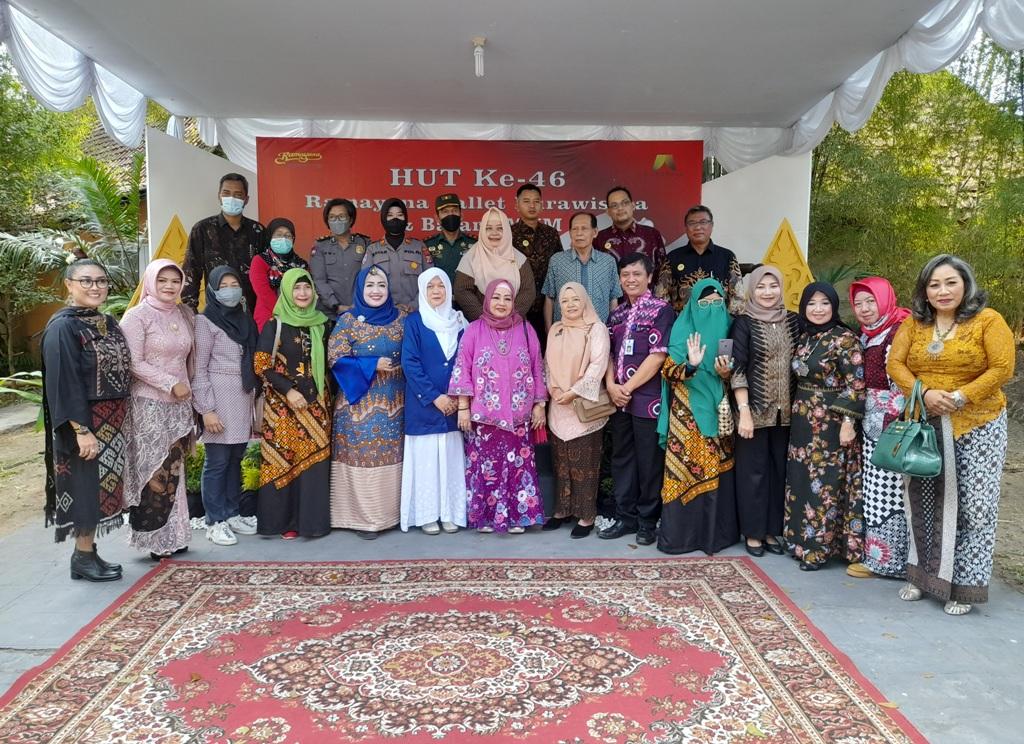 Pentas-Seni-Budaya-di-Wisata-Budaya-Terpadu-Mandira-Baruga.jpg