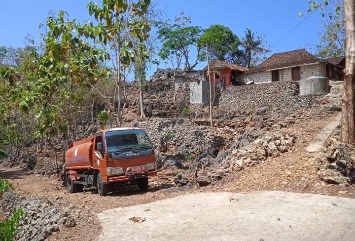 Penyaluran-air-bersih-oleh-BPBD-Gunungkidul-682024.jpg