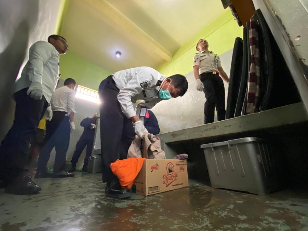 Perangi-Narkoba-Rutan-Bantul-Gelar-Tes-Urine-Mendadak-Bersama-TNI-Polri-dan-BNN.jpg