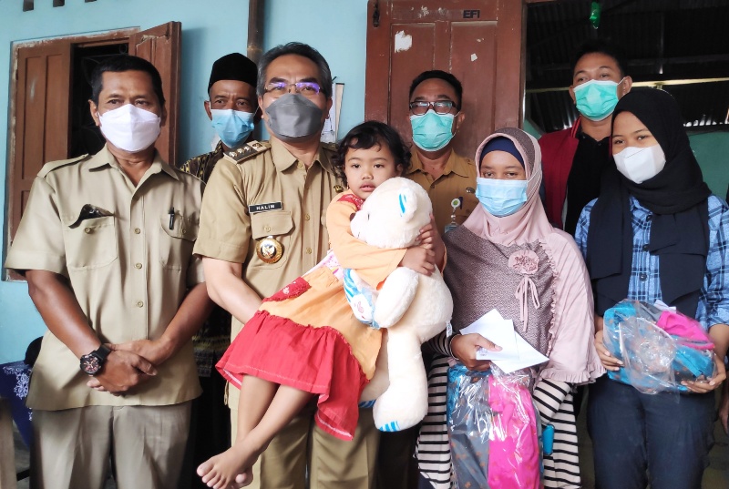 Peringati HPN 2022, Wartawan dan Bupati Bantul Santuni Anak Yatim Piatu Korban Covid-19