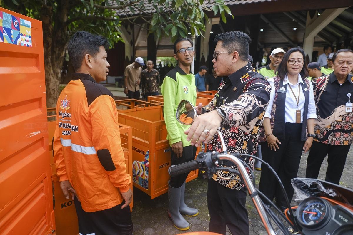 Perkuat-Pengelolaan-Sampah-dari-Hulu-Pemkot-Magelang-Serahkan-Bantuan-Sarpras.jpg