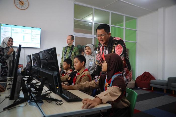 Perpustakaan-Digital-Hadir-di-SMPN-1-Pakem-Akses-Sumber-Ilmu-Siswa-dalam-Genggaman.jpg