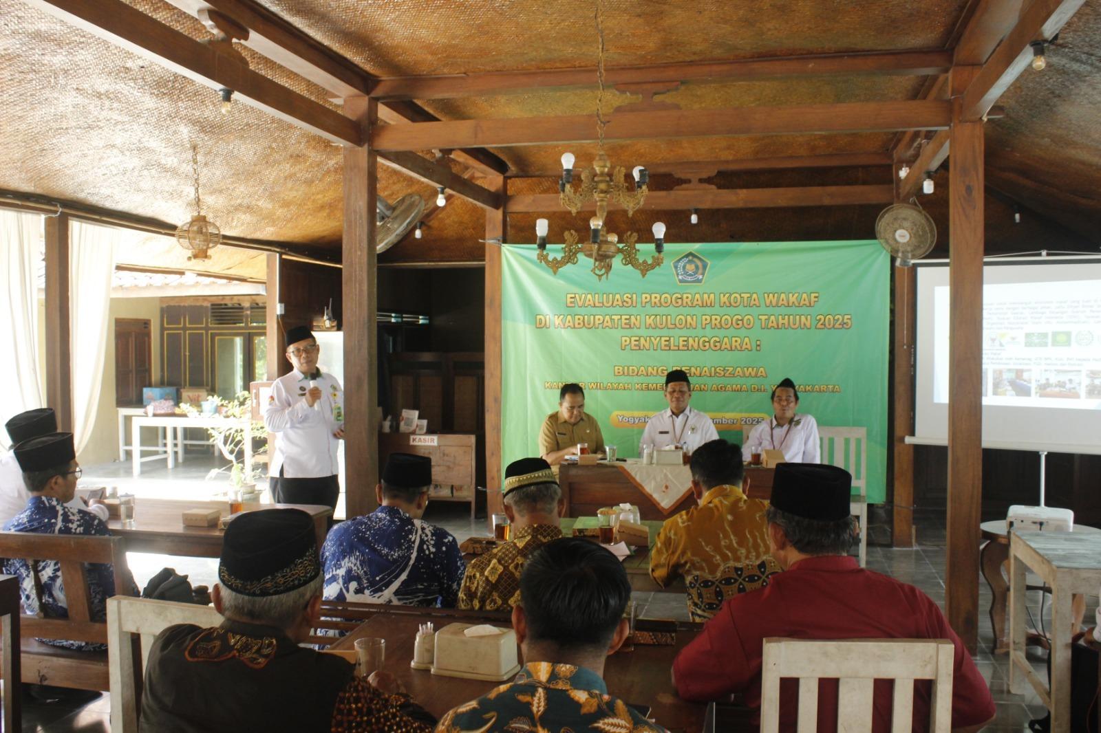 Pertemuan-membahas-evaluasi-Program-Kota-Wakaf-oleh-Kankemenag-Kulon-Progo-di-Sentolo.jpg