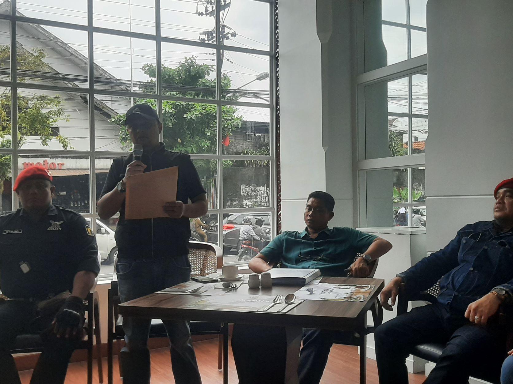 Perwakikan-Brigade-Joxzin-membacakan-pernyataan-sikap.jpg