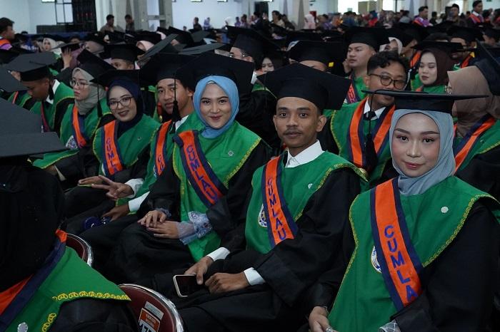 Pesan-Salah-Satu-Lulusan-Terbaik-UAD-saat-Wisuda-2052-Mahasiswa-Periode-1-20252026.jpg