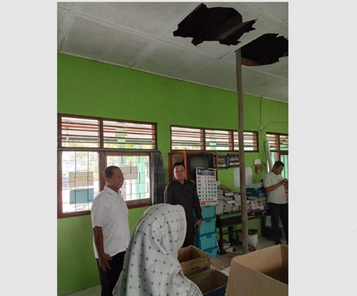 Plafon-atap-SD-Negeri-Kepek-di-Kapanewon-Pengasih-jebol.jpg